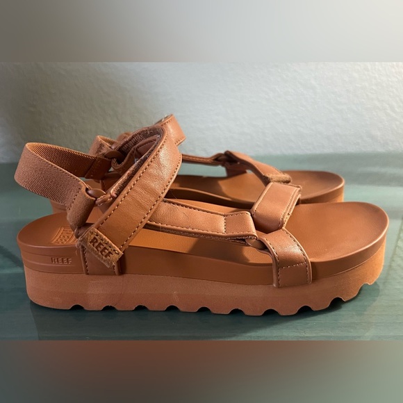 Reef Platform Cushion Rem Hi Sandals - Picture 4 of 11